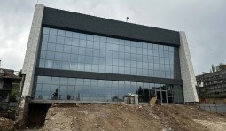 Продолжается восстановление кинотеатра Комсомолец в Мариуполе